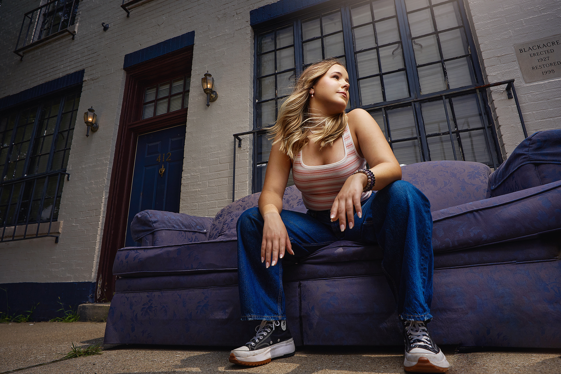 High School Senior Photographer. Holly Omlor Photography is the premier high school senior photographer serving Toledo, Maumee, Perrysburg, Bedford, Whitehouse, Rossford, Sylvania, Ottawa Hills, Oregon, Holland, Waterville, Bowling Green, and Sandusky. Specializing in gorgeous, personalized portraits, Holly creates stunning senior photos that reflect each girl’s unique personality. With expert styling, hand-picked locations, and a relaxed, all-inclusive experience, every session is designed to make seniors feel confident and beautiful. Book your unforgettable senior photo session today!