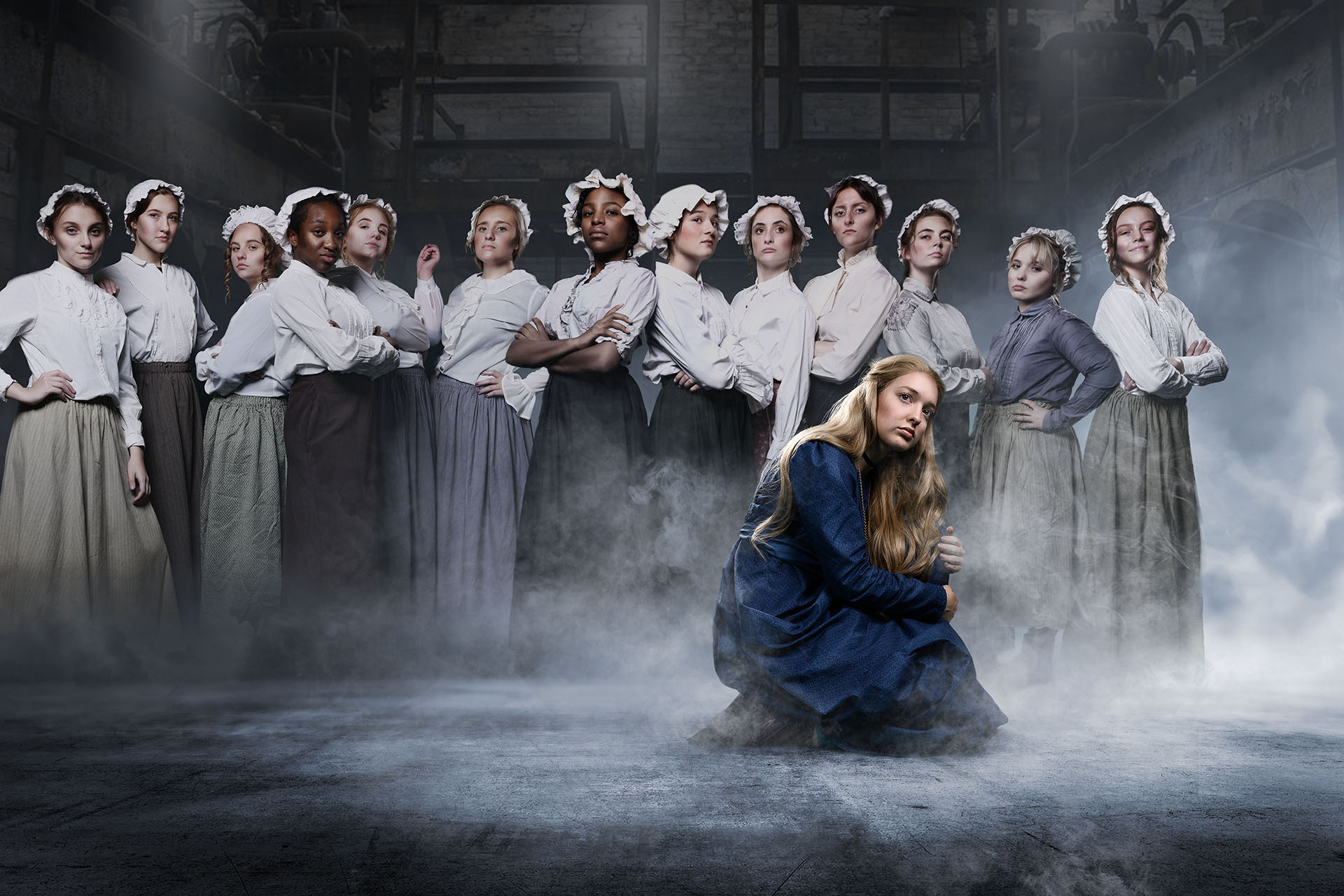 High School Senior Photographer. Holly Omlor Photography is the premier high school senior photographer serving Toledo, Maumee, Perrysburg, Bedford, Whitehouse, Rossford, Sylvania, Ottawa Hills, Oregon, Holland, Waterville, Bowling Green, and Sandusky. Specializing in gorgeous, personalized portraits, Holly creates stunning senior photos that reflect each girl’s unique personality. With expert styling, hand-picked locations, and a relaxed, all-inclusive experience, every session is designed to make seniors feel confident and beautiful. Book your unforgettable senior photo session today!