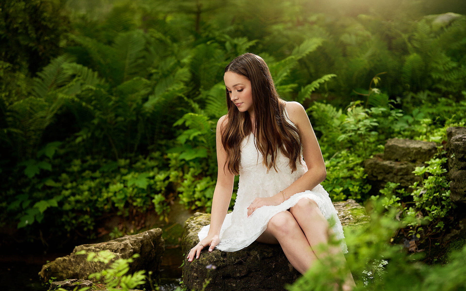High School Senior Photographer. Holly Omlor Photography is the premier high school senior photographer serving Toledo, Maumee, Perrysburg, Bedford, Whitehouse, Rossford, Sylvania, Ottawa Hills, Oregon, Holland, Waterville, Bowling Green, and Sandusky. Specializing in gorgeous, personalized portraits, Holly creates stunning senior photos that reflect each girl’s unique personality. With expert styling, hand-picked locations, and a relaxed, all-inclusive experience, every session is designed to make seniors feel confident and beautiful. Book your unforgettable senior photo session today!