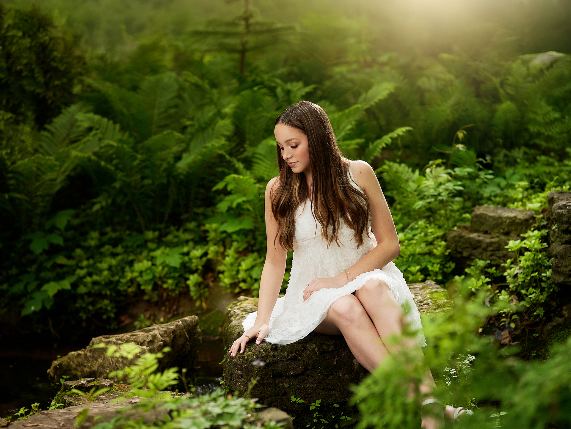 High School Senior Photographer. Holly Omlor Photography is the premier high school senior photographer serving Toledo, Maumee, Perrysburg, Bedford, Whitehouse, Rossford, Sylvania, Ottawa Hills, Oregon, Holland, Waterville, Bowling Green, and Sandusky. Specializing in gorgeous, personalized portraits, Holly creates stunning senior photos that reflect each girl’s unique personality. With expert styling, hand-picked locations, and a relaxed, all-inclusive experience, every session is designed to make seniors feel confident and beautiful. Book your unforgettable senior photo session today!