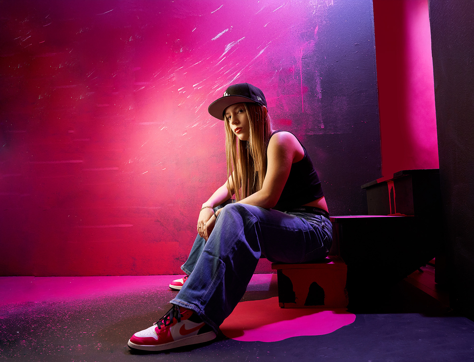 High School Senior Photographer. Holly Omlor Photography is the premier high school senior photographer serving Toledo, Maumee, Perrysburg, Bedford, Whitehouse, Rossford, Sylvania, Ottawa Hills, Oregon, Holland, Waterville, Bowling Green, and Sandusky. Specializing in gorgeous, personalized portraits, Holly creates stunning senior photos that reflect each girl’s unique personality. With expert styling, hand-picked locations, and a relaxed, all-inclusive experience, every session is designed to make seniors feel confident and beautiful. Book your unforgettable senior photo session today!